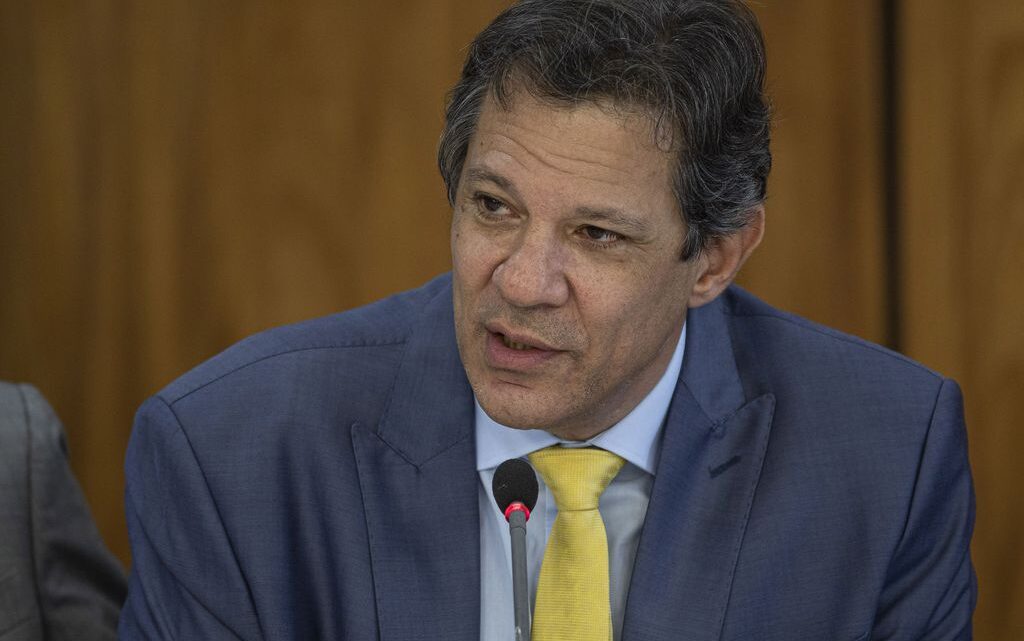 A política e a taxação de compras estrangeiras