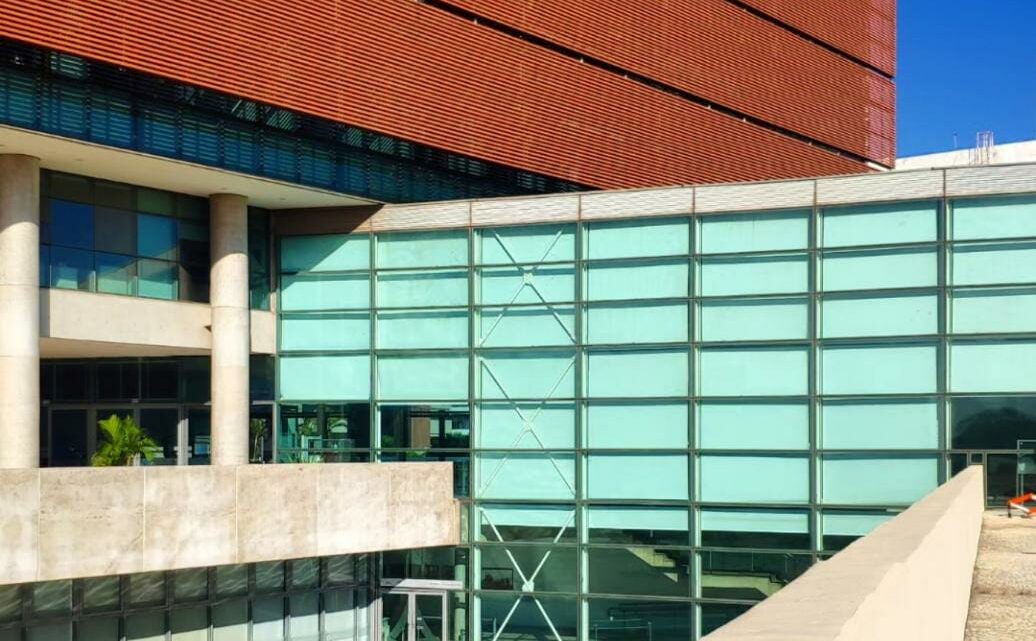 Sai: convocação. Entra: convite.