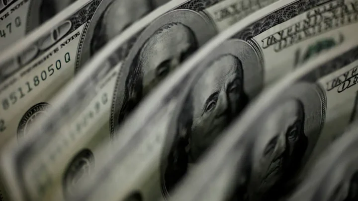 Dólar fecha em R$ 5,66 após superar R$ 5,70 durante o dia