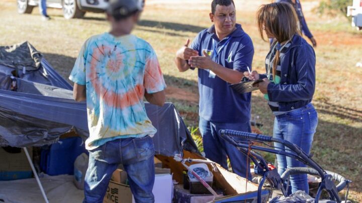 Pessoas em situação de rua recebem oferta de acolhimento em ação coordenada do GDF