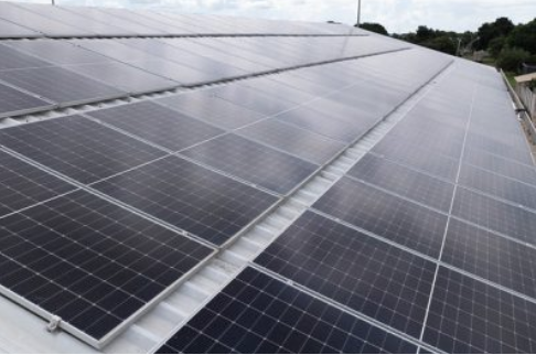 Investimento de R$ 130 milhões vai levar energia solar para prédios públicos do DF