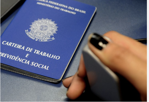 Procurando emprego? Mais de 800 vagas estão disponíveis nesta sexta-feira (26)