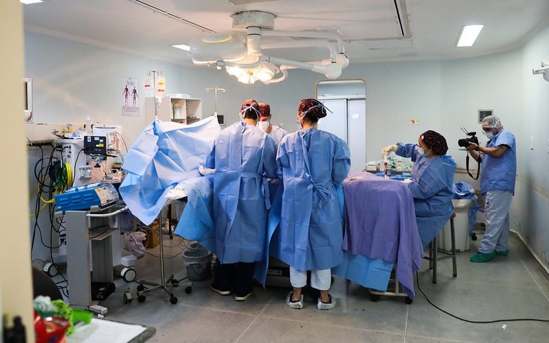 Fila das cirurgias eletivas anda graças a investimentos de ponta a ponta na Saúde