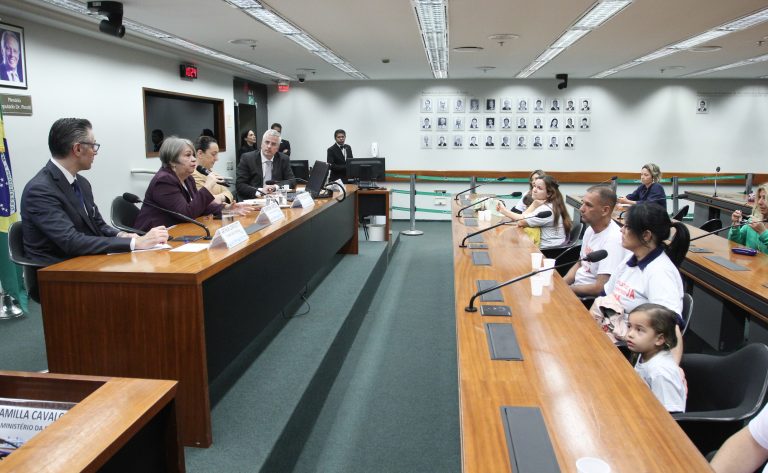 Mães pedem isenção tributária para as terapias nutricionais nas doenças genéticas