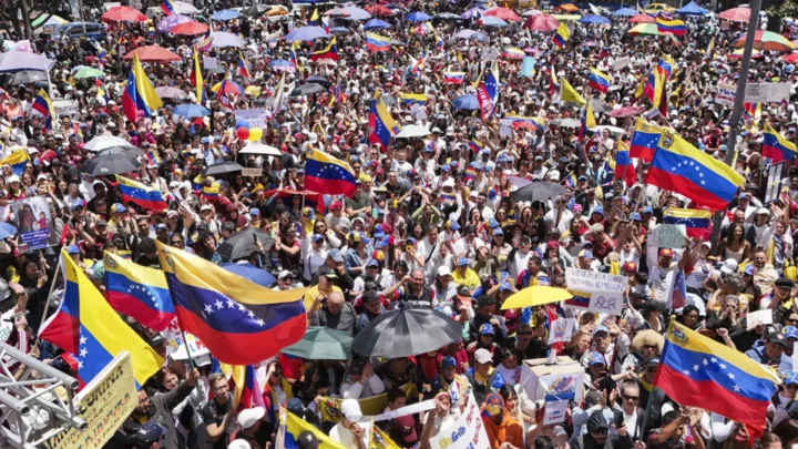 Protestos agitam cidades em todo mundo contra as fraudes nas eleições da Venezuela. Brasil, Colômbia e México continuam “passando pano” sobre a grave crise.