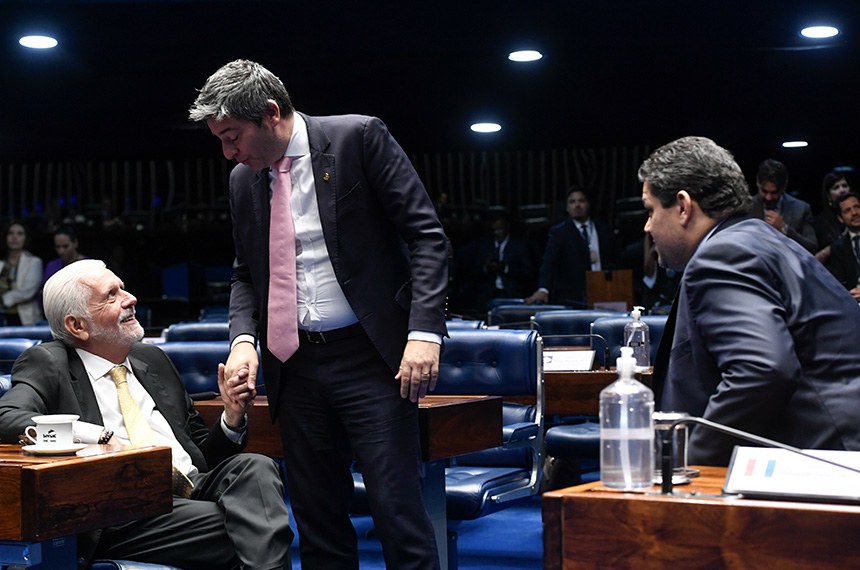 O fim da desoneração de 17 setores da economia na pauta do Senado nesta terça-feira (20).