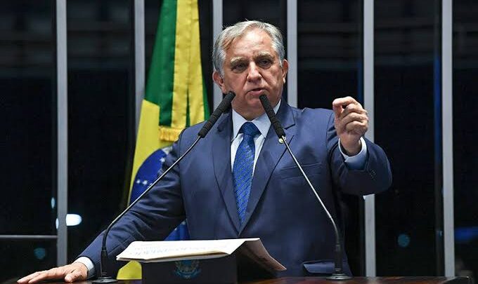 Senador Izalci disse que Alexandre de Moraes está “escancarando o autoritarismo disfarçado de zelo pela justiça”