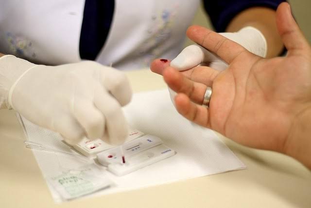 Furar o dedo em testes para doação de sangue agora é coisa do passado