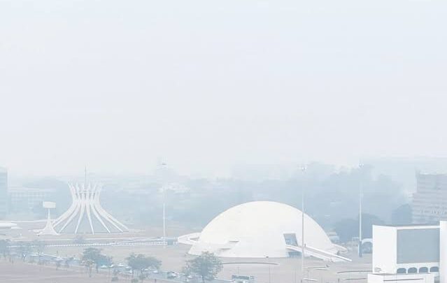 Fumaça que cobre do Distrito Federal veio de São Paulo