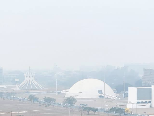 Fumaça que cobre do Distrito Federal veio de São Paulo