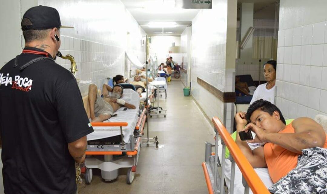 Setembro Amarelo: João Filho curou sua dor distribuindo amor e música