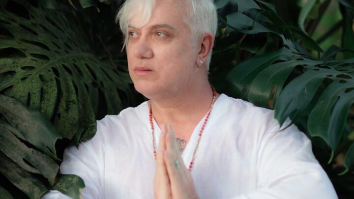 Tarólogo Hugo Borges promove lançamento de livro com foco na espiritualidade