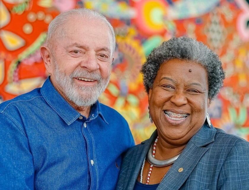 Nova ministra de Lula é acusada de superfaturamento milionário de material escolar