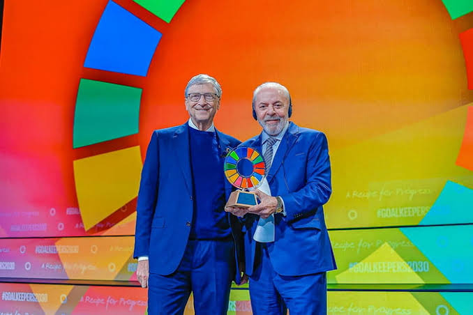 Bill Gates, desafeto de Elon Musk, concede prêmio “político” a Lula. Em 2016, o PT deixou o poder com 52 milhões de brasileiros abaixo da linha da pobreza.