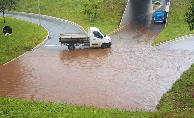 Atenção, população e GDF! Previnam-se: o período de chuvas vai chegar.