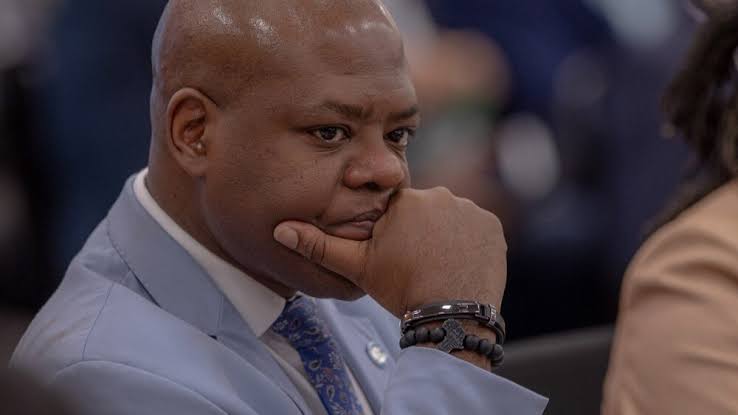 Lula demite Silvio Almeida