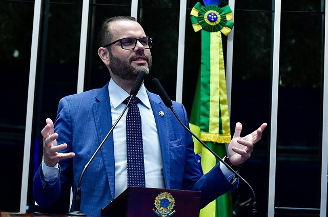 Sob o governo Lula, o Brasil está se “distanciando das grandes democracias mundiais”, adverte senador Jorge Seif