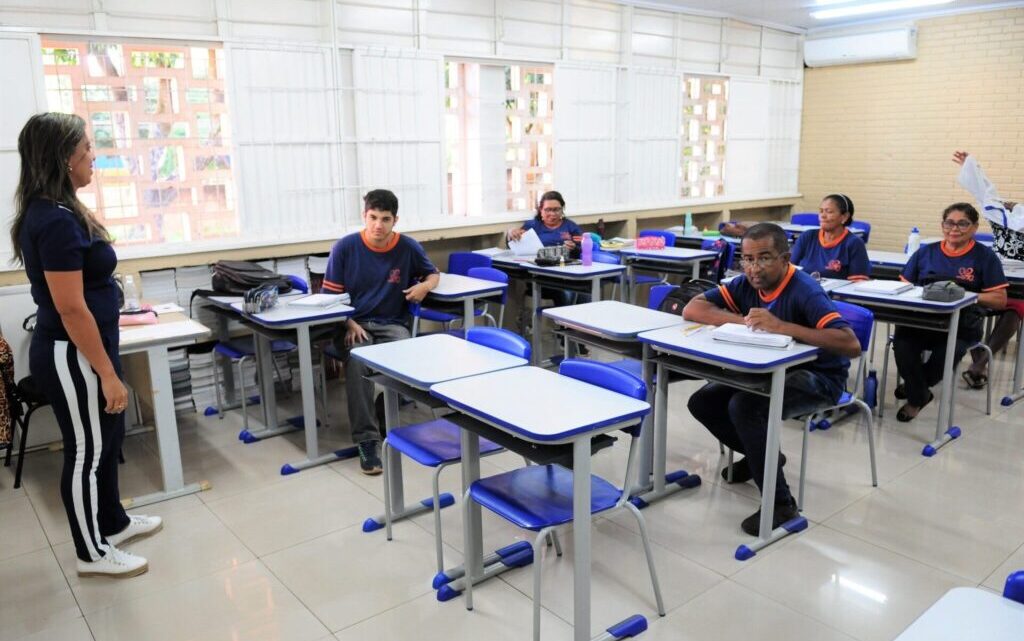 Secretaria de Educação do DF abre inscrições para a Educação de Jovens e Adultos