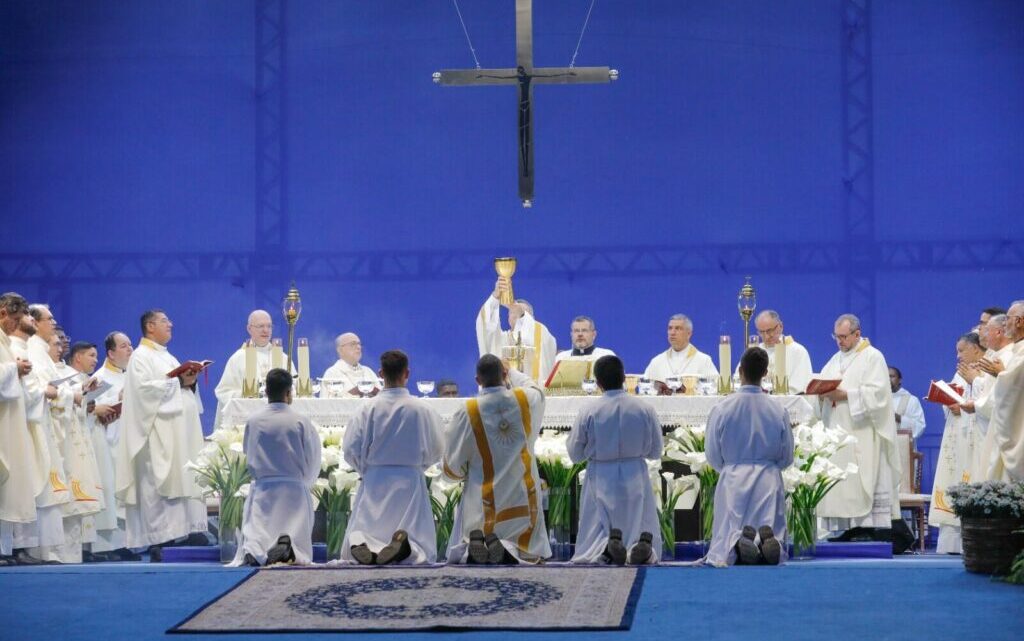 Festa de Nossa Senhora Aparecida, padroeira de Brasília, do Brasil e das crianças, reúne milhares de fiéis na Esplanada dos Ministérios 