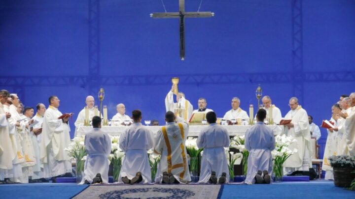 Festa de Nossa Senhora Aparecida, padroeira de Brasília, do Brasil e das crianças, reúne milhares de fiéis na Esplanada dos Ministérios 