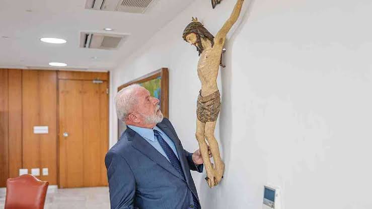 Relação de Lula com Jesus Cristo: inferior, igual ou superior?