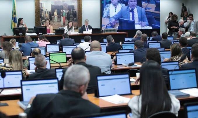 CCJ da Câmara Federal aprova proposta que limita decisão monocrática no STF