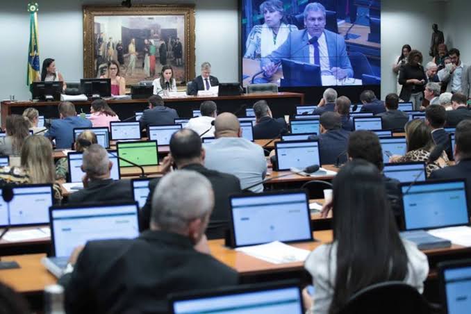 CCJ da Câmara Federal aprova proposta que limita decisão monocrática no STF