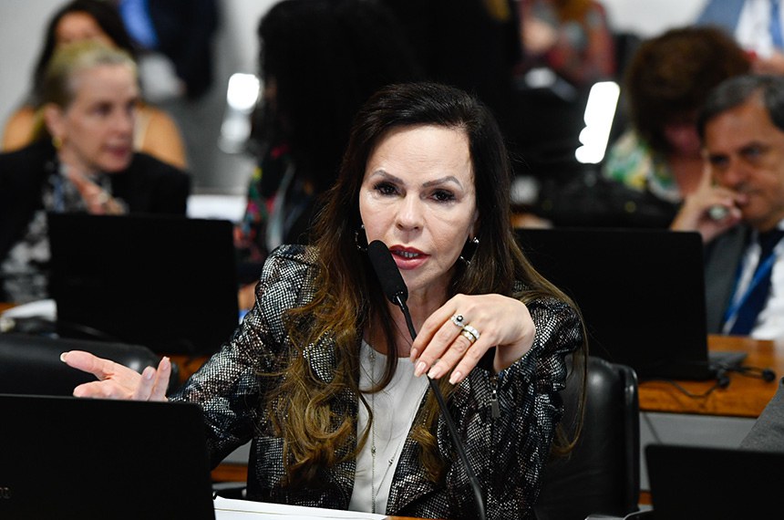 Avança projeto que inclui escolas federais em programas de merenda e transporte