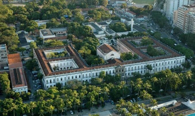 Caos na Educação: UFRJ sem luz!