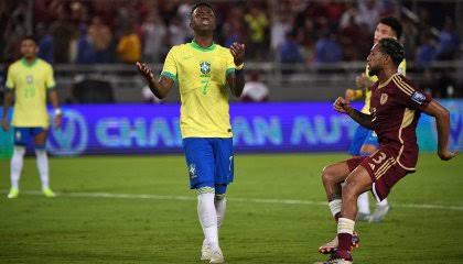 Sem “Bola de Ouro”, Vinícius Júnior erra pênalti e Brasil apenas empata com a Venezuela