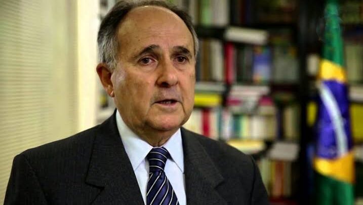 Análise da notícia: “De farol a retrovisor”