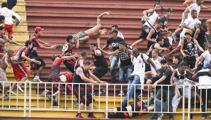 Facções criminosas disfarçadas de torcidas organizadas: falta punição? O que fazer?