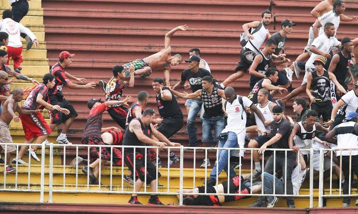 Facções criminosas disfarçadas de torcidas organizadas: falta punição? O que fazer?