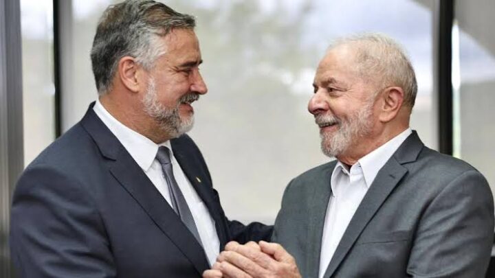 Paulo Pimenta na berlinda é uma oportunidade do Governo Lula abandonar o extremismo e fazer comunicação da “vida real”