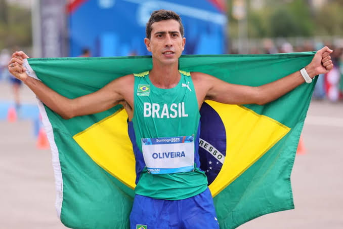 O brasiliense Caio Bonfim é o melhor atleta olímpico do Brasil de 2024