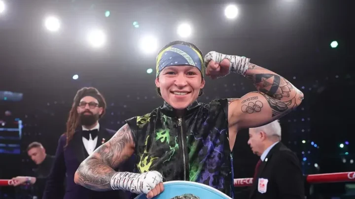 Bia Ferreira bate francesa e mantém cinturão de campeã mundial de boxe