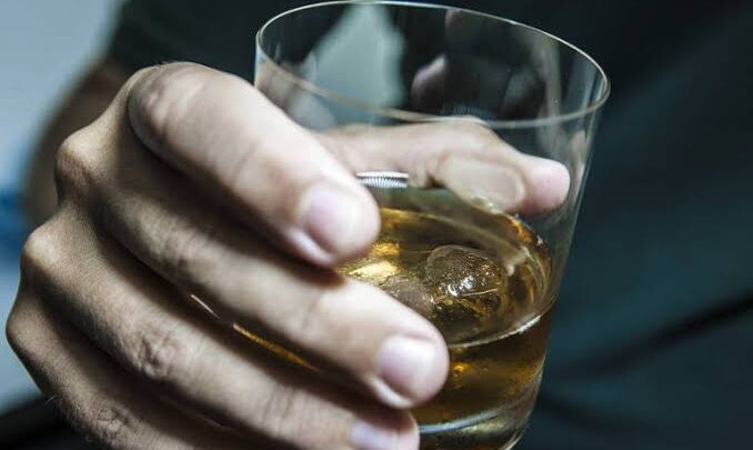 Brasil registra uma morte de idoso a cada 4 horas devido ao uso abusivo de álcool, diz pesquisa