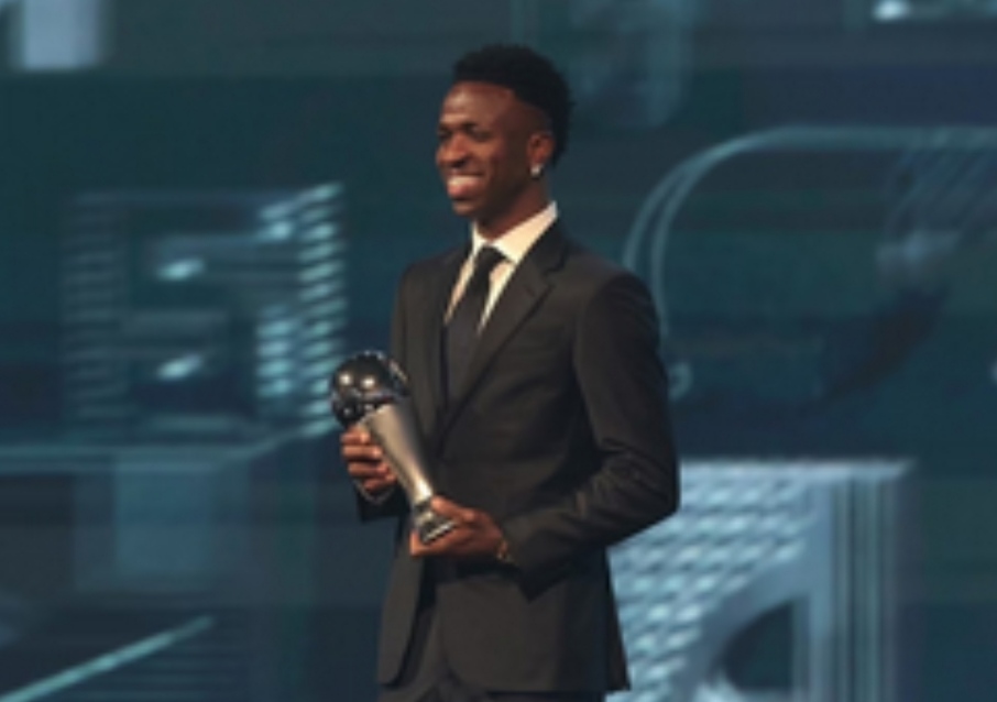 Vini Jr vence Fifa The Best graças a votação popular. O espanhol Rodri superou o jogador brasileiro na votação entre treinadores e jornalistas