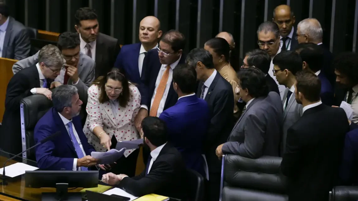 Pacote de cortes gastos é aprovado na Câmara e Fundo Constitucional do DF não corre mais riscos