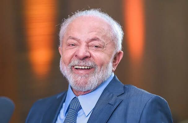 Lula volta a falar em taxar os mais ricos, mas esquece de olhar para dentro do seu próprio “quintal”