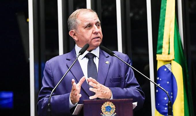 Burocracia impede ida do senador Izalci para posse de Donald Trump