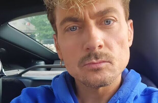 Ator Paul Danan morre, aos 46 anos, após revelar vício em cigarro eletrônico