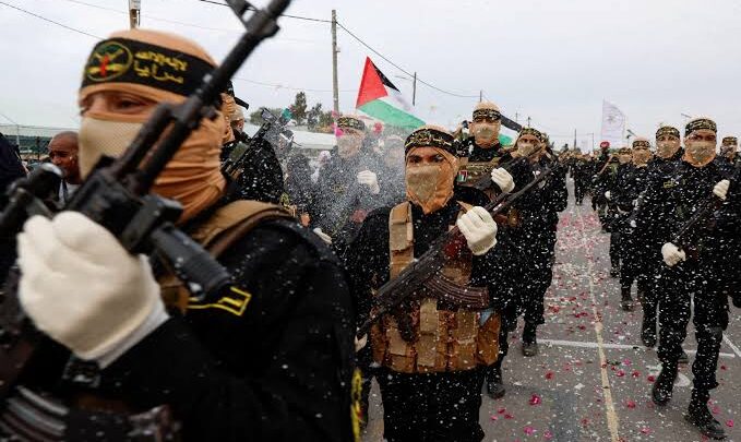 Estudantes estrangeiros nos Estados Unidos que manifestaram apoio ao Hamas terão vistos cancelados