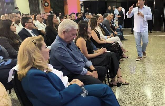 Reguffe de volta ao jogo. Que jogo?