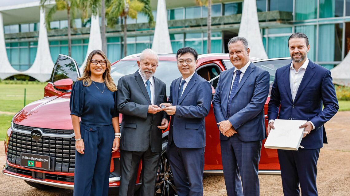 Deputado Luiz Carlos Hauly afirma que empréstimos gratuitos de veículos da BYD para a Presidência da República tem nítido conflito de interesses