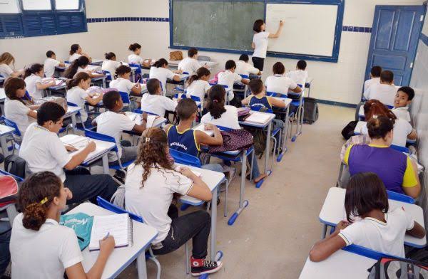 Senado autoriza que servidor matricule filhos na escola onde trabalha
