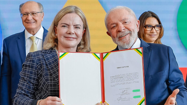 Lula: Gleisi Hoffmann é bonita porque é competente? Ou é competente porque é bonita?