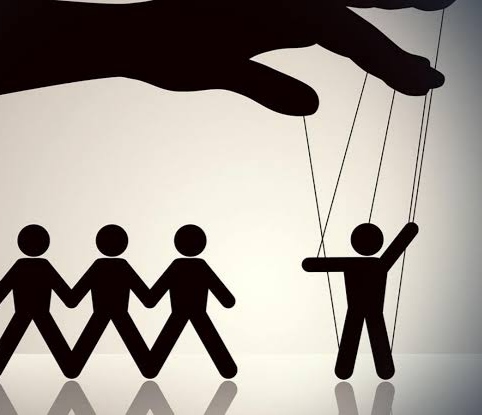 40 anos da redemocratização do Brasil e ainda flertamos com o autoritarismo