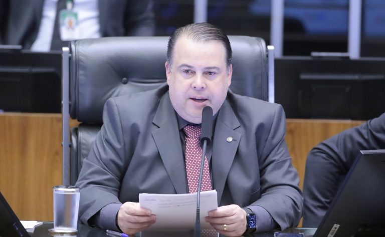Câmara dos Deputados: a comissão que cuida das concessões de rádio e TV está sob o comando do deputado Julio Cesar