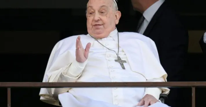 Papa Francisco sai da longa internação, mas terá agenda restrita para evitar riscos de infecção